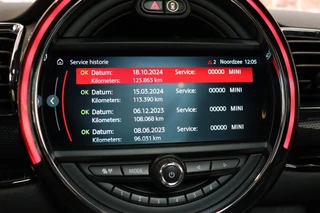 MINI Clubman Cooper S Chili Serious Business Automaat / Navigatiesysteem Professional / Panoramadak / Trekhaak / Leder / 19 Inch / Driving Assistant / Lichtpakket / Achteruitrijcamera / Climate Control / Harman Kardon / Stoelverwarming / 27