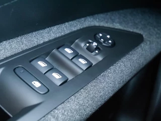 Peugeot 3008 1.2 PureTech Blue Lease Executive | Trekhaak | Navigatie | Climate control | Lichtmetalen velgen | Cruise control | Parkeersensoren achter | Apple carplay/Android auto / 18