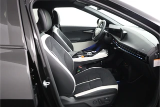 Kia EV6 GT-Line Business Edition 84 kWh  LED Matrix - Stoel-/Stuurverwarming - Elektr.bedienbare achterklep - Achteruitrijcamera - Fabrieksgarantie t/m 2033 / 35