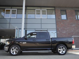 Dodge Ram 1500 5.7 V8 4x4 Crew Cab 5'7 Sport | Dubbele cabine | 3500KG Trekgewicht | Camera voor en achter | Sidesteps | Climate control | Trekhaak | Navigatie | Stoel en stuurverwarming / 7