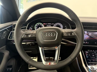 Audi Q8 60 TFSI e quattro Pro Line S Competition ACC Panoramadak 4 Wiel besturing / 7