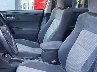 Toyota Auris 1.8 Hybrid Executive / 7