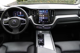 Volvo XC60 2.0 T8 Plug-in hybrid AWD Ultra Dark  | Head-Up | Panoramadak | Leder | H&K | BLIS / 7