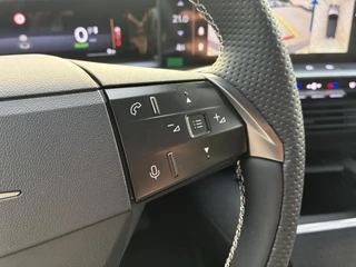Opel Grandland Electric Business Edition 73 kWh | ECC | Navigatie | Elektrisch glazen panorama-dak | Matrix LED Verlichting | Cruise control | Camera | Winterpakket | 19" LM-Velgen / 38