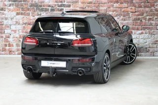 MINI Clubman Cooper S Chili Serious Business Automaat / Navigatiesysteem Professional / Panoramadak / Trekhaak / Leder / 19 Inch / Driving Assistant / Lichtpakket / Achteruitrijcamera / Climate Control / Harman Kardon / Stoelverwarming / 5