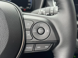Toyota Corolla Cross 2.0 Hybrid 180 DYNAMIC NIEUW DIRECT LEVERBAAR! BLIND SPOT STOEL/STUURVERW KEYLESS 18'' LM-VELGEN APPLE/ANDROID NAVI CLIMA AD-CRUISE PARK-SENSOREN / 20