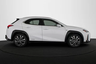 Lexus UX 250h AWD F Sport Premium / 37