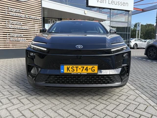 Toyota C-HR+ First Edition 77 kWh NIEUW DIRECT LEVERBAAR! STOEL/STUURVERW 20'' LM-VELGEN BLIND SPOT EL-ACHTERKLEP WARMTEPOMP NAVI PARK-SENSOREN CAMERA CLIMA APPLE/ANDROID / 4