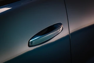 Peugeot e-408 Allure 58 kWh | NIEUW | COMFORT / CONNECT / 360 VISION & DRIVE ASSIST- PACK | STUURVERWARMING | DAB | APPLE | CAMERA / 24