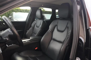 Volvo XC60 T6 Recharge AWD Plus Dark | Stoelverwarming | Trekhaak |  Parkeercamera | Panoramadak  | Longe Range | Pilot Assist | BLIS | Leder | Glossy Black | Keyless / 24
