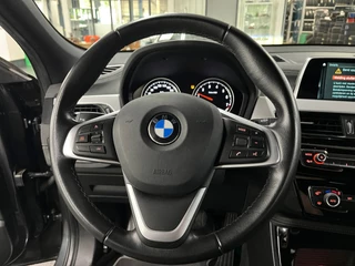 BMW X2 SDrive18i Executive / NL-auto / Navigatie / 22