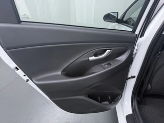 Hyundai i30 Wagon 1.0 T-GDI Comfort  Lendensteunverstelling - Cruise Control - Achteruitrijcamera - Climate Control / 36