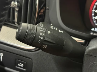Volvo XC60 2.0 T5 Inscription | 250PK | Automaat | Leder | Camera | Trekhaak | Pano | Navi | 12,3” Digitaal Display / 28