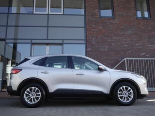Ford Kuga 2.0 TDCi Titanium | Diesel | Trekhaak | 1900KG trekgewicht | Keyless entry en start | Lichtmetalen velgen | Navigatie | Climate control | Parkeersensoren achter / 2