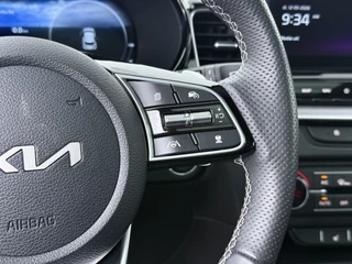 Kia XCeed 1.5 T-GDi GT-Line Automaat  - Kantel / Schuifdak  - Apple Carplay / Android Auto - Navigatie - ACC - Climate Control - Stoel / Stuurwielverwarming - Fabrieksgarantie tot 04-2032 / 28