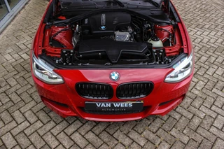 BMW 1-serie 125i Business+ | Sport Line | NL auto | Schuif-/kanteldak | Keyless entry | HiFi audio | Stoelverwarming | Xenon | Sportstuur | Navigatie Professional | Bluetooth | PDC / 10