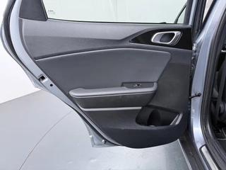 Kia XCeed 1.5 T-GDi GT-Line Automaat  - Kantel / Schuifdak  - Apple Carplay / Android Auto - Navigatie - ACC - Climate Control - Stoel / Stuurwielverwarming - Fabrieksgarantie tot 04-2032 / 36