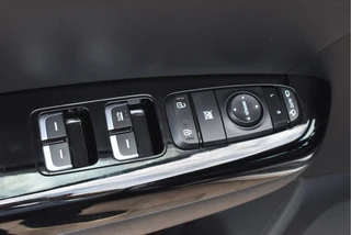 Kia Sportage 1.6 T-GDI 4WD GT-Line First Edition 177 PK  | NL-Auto | Camera | DAB | Nav | Leder | Keyless | Trekhaak | 4-Seasons / 17