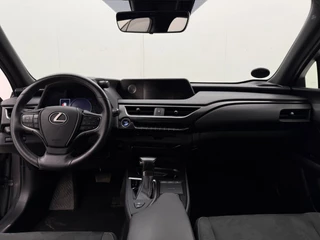 Lexus UX 250h Comfort Line | Trekhaak | Camera | Adaptive Cruise | Stoel-/Stuurverwarming | CarPlay / 6