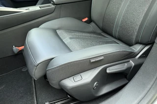 Peugeot 308 1.6 Plug-in Hybrid 180pk Automaat Allure Avantage | Navigatie | Apple Carplay/Android Auto | Achteruitrijcamera | Adapt. Cruise control | Climate control | Keyless entry | Stoel- en stuurverwarming / 36