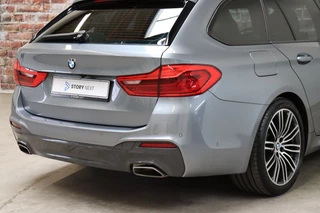 BMW 5 Series Touring 520i High Executive M Sport Pakket Automaat  / Navigatiesysteem Professional / Panoramadak / Comfortstoelen / Driving Assistant Plus / 19 Inch / Stoelverwarming voor+achter / Achteruitrijcamera / Hifi / Adaptieve LED-koplampen / Leder / DAB / 6