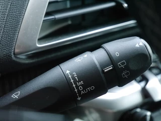 Peugeot 3008 1.2 PureTech Blue Lease Executive | Trekhaak | Navigatie | Climate control | Lichtmetalen velgen | Cruise control | Parkeersensoren achter | Apple carplay/Android auto / 22