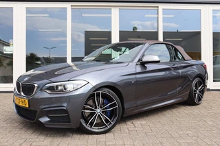 BMW 2 Serie Cabrio M235i xDrive Centennial High Executive Cruise Control, Airco, Apple Carplay, Camera, Navigatie, Prijs Is Rijklaar Inclusief 6 Maanden Garantie