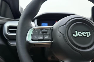 Jeep Avenger 85th Anniversary 54 kWh | Special editie | DEMO | 8 Jaar speciale garantie | Panoramisch schuif/kanteldak | Electrische achterklep / 25