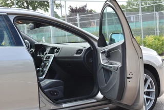 Volvo V60 2.0 T4 Summum 191 pk Luxury Line Winter | Vol | NL-Auto | Trekhaak | Open dak | Standkachel | Elekt.stoelen | Camera | LED/Xenon | 4-Seasons / 33