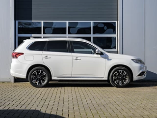 Mitsubishi Outlander 2.0 PHEV instyle | Leder | Xenon | 360 camera | Keyless | Stoelverwarming | PDC v+a / 14