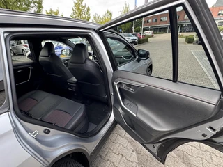 Toyota RAV4 2.5 Plug-in Hybrid AWD BI-TONE PLUS JBL-AUDIO NAVI HEAD-UP BLIND SPOT 360° CAMERA STOEL/STUURVERW EL-KLEP APPLE/ANDROID 1500KG TREKGEW KLASSE 3 ALARM 4S-BANDEN / 21