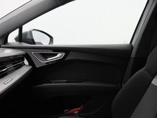 Audi Q4 e-tron 45 quattro Advanced edition 77 kWh 265 Pk | Stoelverwarming | Matrix LED | Sonos Audio | 19 Inch | Warmtepomp | 53.634 Km !! / 37