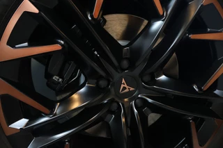 CUPRA Terramar 1.5 e-Hybrid 272pk VZ Performance  Pano/Matrix LED/Headup/Sennheiser/360/Keyless/ACC/DCC/ 20"/Trekhaak wegkl. / 33
