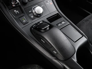 Lexus CT 200h Hybrid | Camera | Navi | Alcantara | Climate control | Cruise control | DAB+ | Trekhaak | Bluetooth / 25
