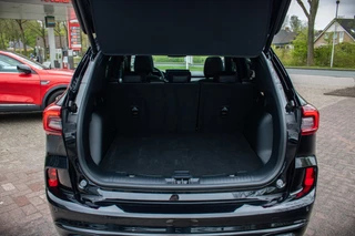 Ford Kuga 1.5 EcoBoost ST-Line X | Automaat | TREKHAAK | 1800 KG Trekvermogen | Camera | Open dak | AGR Stoelen | BLIS | 20 INCH VELGEN / 19