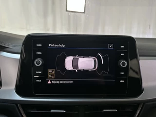 Volkswagen T-Roc 1.5 TSI 150pk DSG Life Navigatie Trekhaak Parkeersensoren App-Connect DAB+ / 22