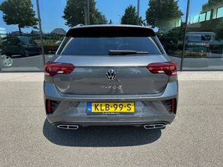 Volkswagen T-Roc 1.5 TSI 150pk DSG R-Line Camera | Keyless | Elek. Achterklep | Dode hoek | Rijklaar incl. 1 jaar Bovag garantie / 35