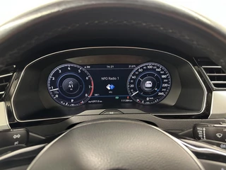 Volkswagen Passat Variant 1.5 TSI Highline NAVI CARPLAY CRUISE LM ECC. / 25