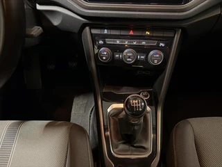Volkswagen T-Roc 1.0 TSI Style Carplay Cruise Trekhaak NAP / 15