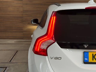 Volvo V60 1.6 T4 R-Design | Navi | Trekhaak | 180PK | Winter Pack | High Performance Audio | Leder/Alcantara / 30