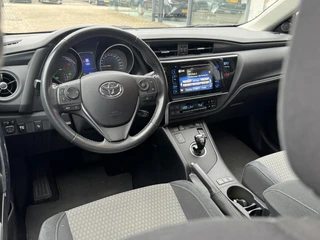 Toyota Auris 1.8 Hybrid Dynamic / 6