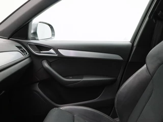 Audi Q3 1.4 TFSi 150 Pk Automaat S-Line | Trekhaak | Half Leer | Cruise Control | Camera | Climatronic | Navigatie | 18 Inch / 33