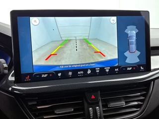 Ford Focus 1.0 EcoBoost Hybrid ST Line X | Cruise control | Stoelverwarming | Navigatie | Camera | Afneembare trekhaak | BTW / 29