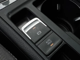Volkswagen Golf TSI * Panoramadak * Camera * Navigatie * Massage Stoel / 28