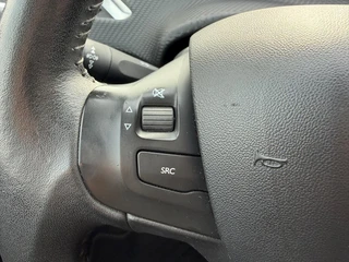 Peugeot 2008 1.2 PureTech Blue Lion / 25