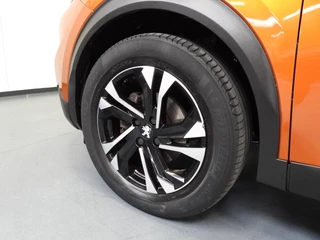 Peugeot 2008 1.2 PureTech 130PK Allure Pack NAVI/CAMERA/CLIMA/LED/17"LMV! / 36