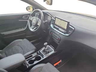 Kia Ceed 1.0T Design Edition | Stoel en stuurverwarming | Dodehoek detectie | Navigatie | Camera | Apple carplay / Android Auto | JBL sound system | / 17