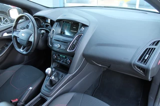 Ford Focus 1.5 ST-LINE **NL-Auto** 150pk / 14