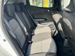Renault Clio 1.0 TCe 90 Evolution  | Lichtmetaal | Parkeersensoren | Dodehoek | Navigatie | Airco | Cruise Control | Chrome Pakket | Elektrische Ramen | Getint Glas | NL Auto | BTW Auto | Apple CarPlay/Android Auto / 10
