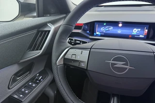 Opel Grandland Electric GS 73 kWh | Stoelverwarming | Verwarmd stuurwiel | Adaptieve Cruise Control | 360° Camera | Panoramisch schuif/kantel dak | Matrix LED koplampen | 20'' Lichtmetalen velgen / 22